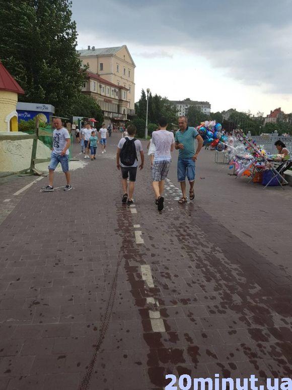 Новини Тернополя - фото з Відео дня: на набережній дощ почався без дощу Відео дня: на набережній дощ почався без дощу, фото №2 на сайті 20minut.ua