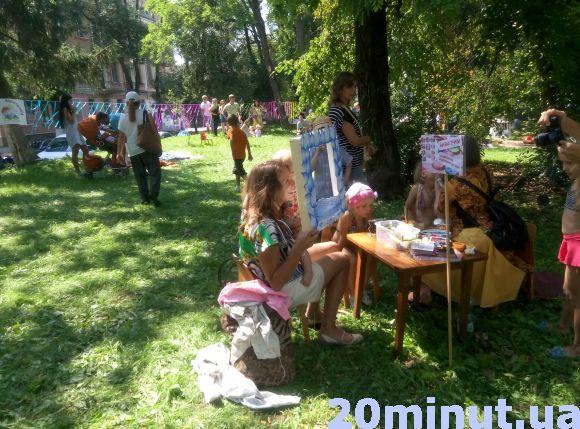 Новини Кам'янця-Подільського - фото з Із пінним шоу та іграми: у Кам’янці відбулося свято сімейного відпочинку (ФОТО) Із пінним шоу та іграми: у Кам’янці відбулося свято сімейного відпочинку (ФОТО), фото №3 на сайті 20minut.ua