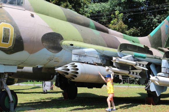 «А звьозди де?» Як у Вінниці декомунізували радянський літак, фото №9 на сайті 20minut.ua