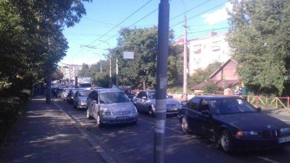 Новини Хмельницького - фото з Затор у центрі Хмельницького: біля філармонії Volkswagen збив дівчину Затор у центрі Хмельницького: біля філармонії Volkswagen збив дівчину, фото №2 на сайті vsim.ua