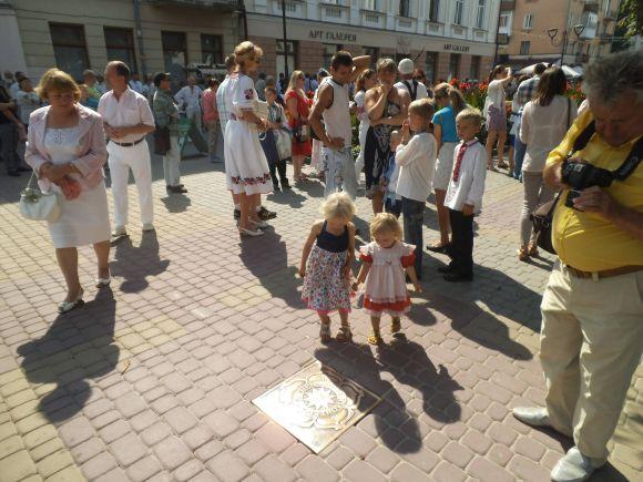 Новини Тернополя - фото з На тернопільській “Алеї зірок” будуть нові імена На тернопільській “Алеї зірок” будуть нові імена, фото №2 на сайті 20minut.ua
