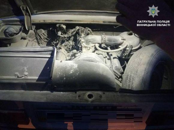 Новини Вінниці - фото з На Зодчих під час руху спалахнув старенький «Запорожець» На Зодчих під час руху спалахнув старенький «Запорожець», фото №1 на сайті 20minut.ua