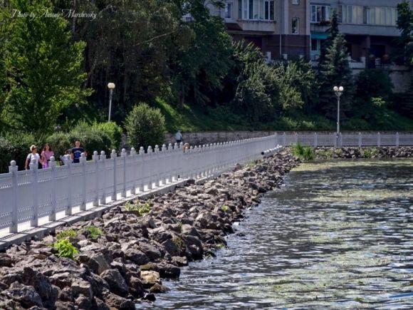 Третю чергу аераційного фонтану монтують на Тернопільському ставі, фото №1 на сайті 20minut.ua