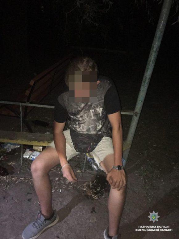 Новини Хмельницького - фото з Вихідні під "кайфом": за дві доби патрульні упіймали з наркотиками шістьох хмельничан Вихідні під "кайфом": за дві доби патрульні упіймали з наркотиками шістьох хмельничан, фото №3 на сайті vsim.ua