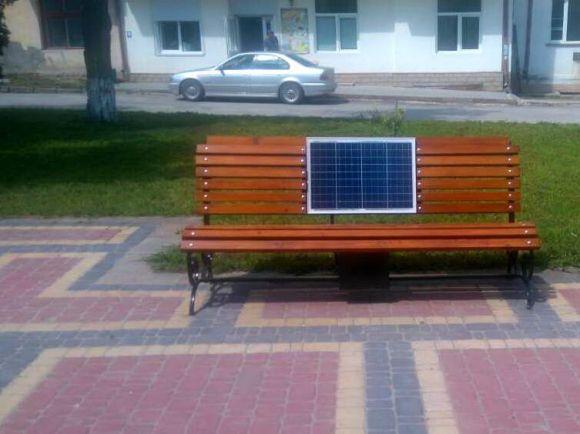 Новини Тернополя - фото з Зарядити гаджети тепер можна на лавках  у Чорткові та Теребовлі Зарядити гаджети тепер можна на лавках  у Чорткові та Теребовлі, фото №2 на сайті 20minut.ua