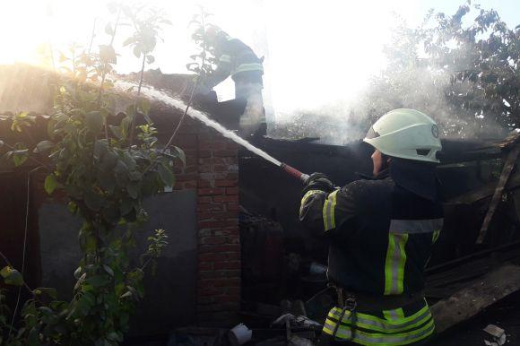 Новини Хмельницького - фото з Сім рятівників на двох автомобілях гасили пожежу у Гречанах Сім рятівників на двох автомобілях гасили пожежу у Гречанах, фото №2 на сайті vsim.ua