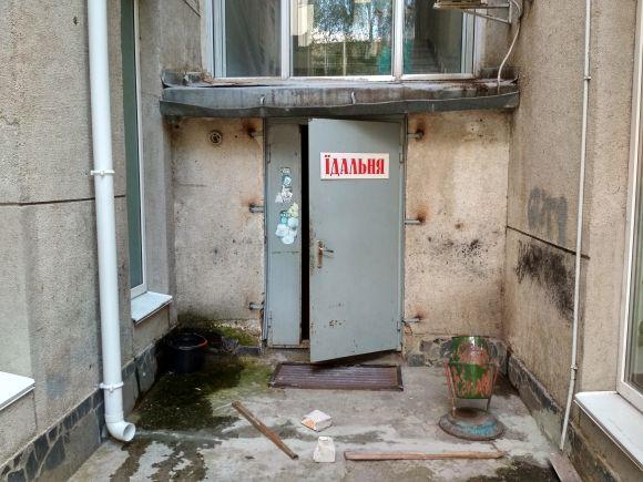 Новини Вінниці - фото з Рейд по громадському харчуванню: Як годують в їдальні з вітражами і живими помідорами Рейд по громадському харчуванню: Як годують в їдальні з вітражами і живими помідорами, фото №1 на сайті 20minut.ua