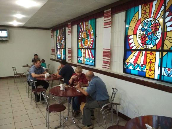 Новини Вінниці - фото з Рейд по громадському харчуванню: Як годують в їдальні з вітражами і живими помідорами Рейд по громадському харчуванню: Як годують в їдальні з вітражами і живими помідорами, фото №2 на сайті 20minut.ua