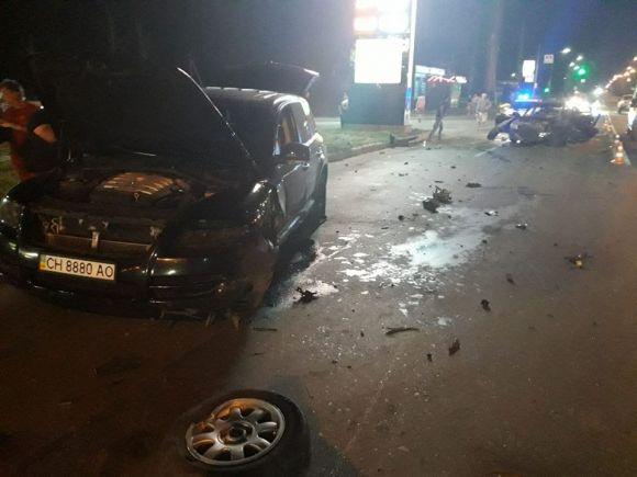 Новини Хмельницького - фото з Нічна ДТП у Хмельницькому: п'яний на Volkswagen виїхав на зустрічку та протаранив одразу два автомобілі Нічна ДТП у Хмельницькому: п'яний на Volkswagen виїхав на зустрічку та протаранив одразу два автомобілі, фото №3 на сайті vsim.ua