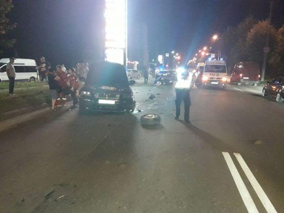 Новини Хмельницького - фото з Нічна ДТП у Хмельницькому: п'яний на Volkswagen виїхав на зустрічку та протаранив одразу два автомобілі Нічна ДТП у Хмельницькому: п'яний на Volkswagen виїхав на зустрічку та протаранив одразу два автомобілі, фото №6 на сайті vsim.ua