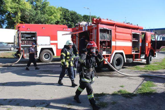 В Ярмолинецькому районі горіло придорожнє кафе (ВІДЕО), фото №2 на сайті vsim.ua