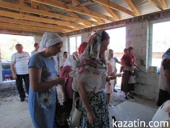 Святили квіти, мак, мед і воду у Козятинському храмі Серафима Саровського, фото №1 на сайті 20minut.ua