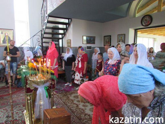 Святили квіти, мак, мед і воду у Козятинському храмі Серафима Саровського, фото №4 на сайті 20minut.ua