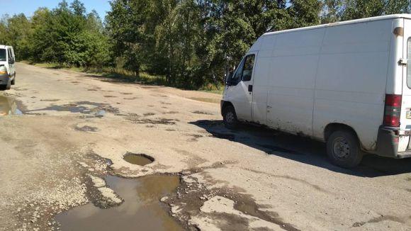 У мережі скаржаться на жахливий стан дороги Новоград-Волинський - Коростень, фото №1 на сайті 20minut.ua