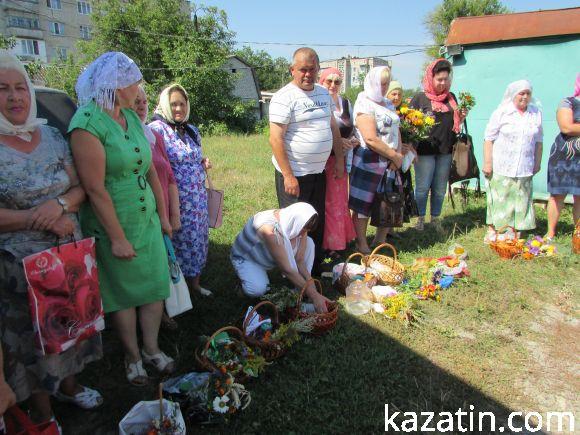 Святили квіти, мак, мед і воду у Козятинському храмі Серафима Саровського, фото №14 на сайті 20minut.ua