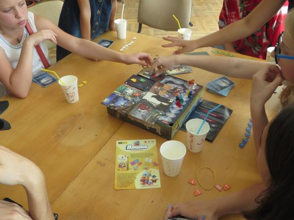 Новини Хмельницького - фото з З настільними іграми та лимонадом дітям розповідали про безпеку З настільними іграми та лимонадом дітям розповідали про безпеку, фото №9 на сайті vsim.ua