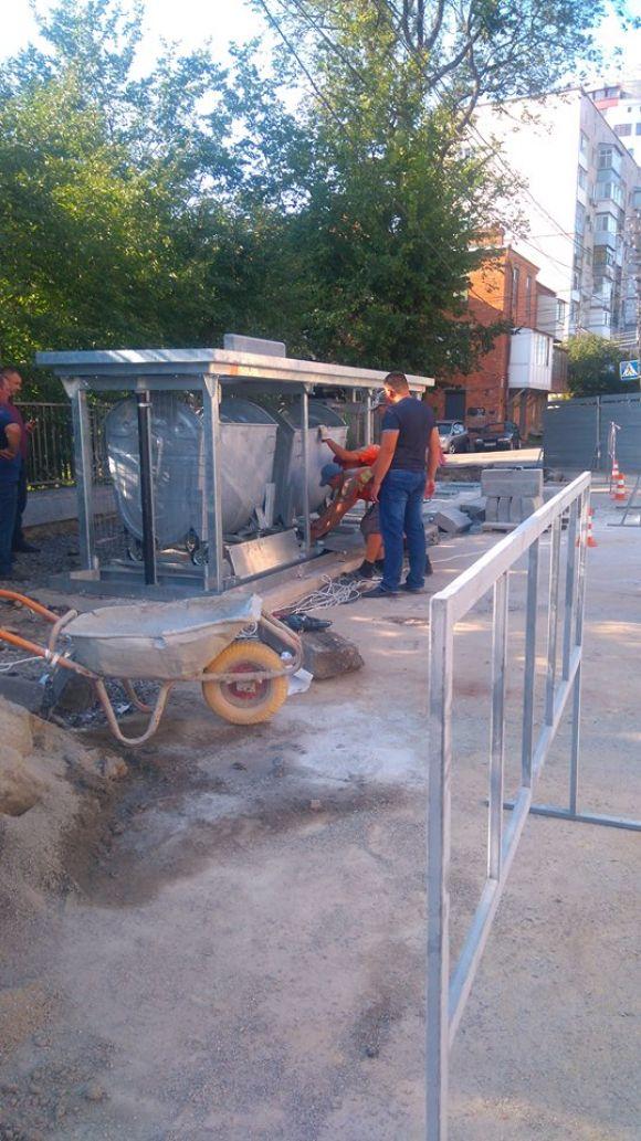 Новини Вінниці - фото з На Толстого почали встановлювати підземні контейнери для збору сміття На Толстого почали встановлювати підземні контейнери для збору сміття, фото №3 на сайті 20minut.ua