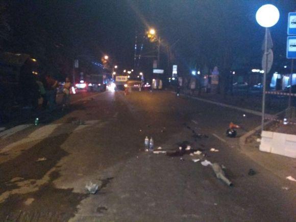 На Злуки мотоцикліст не впорався з керуванням і врізався в огорожу. Зараз він у важкому стані, фото №1 на сайті 20minut.ua