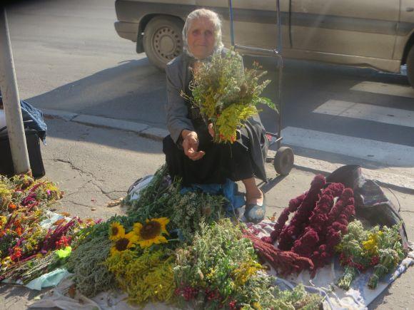 У свято Маковея хмельничани несуть до церкви польові квіти та колоски, фото №7 на сайті vsim.ua