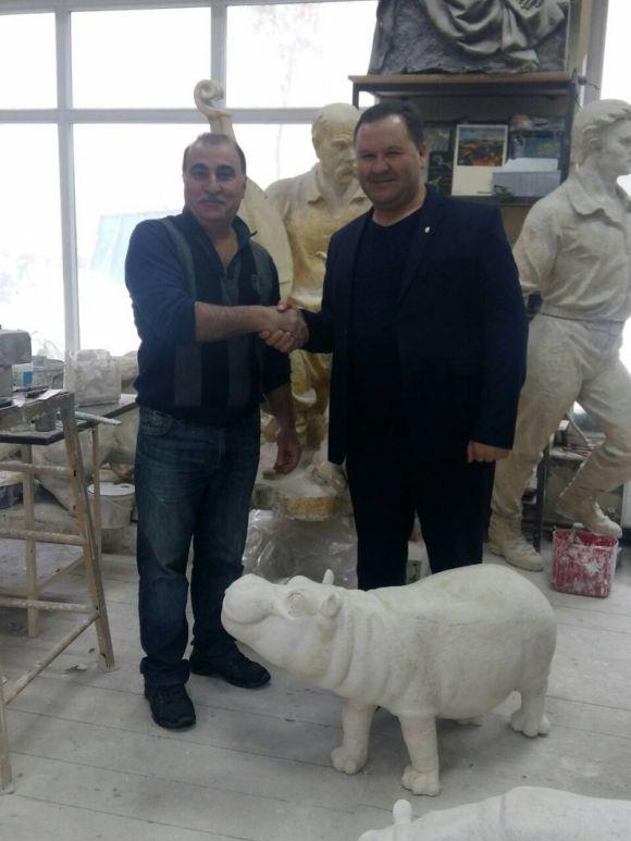 Новини Вінниці - фото з Тарас  у… гаражі. Скандал з пам’ятником Шевченку у Бершаді Тарас  у… гаражі. Скандал з пам’ятником Шевченку у Бершаді, фото №2 на сайті 20minut.ua