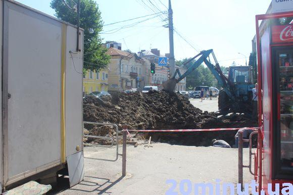 Фото дня: На Острозького "перерили" тротуар, фото №1 на сайті 20minut.ua