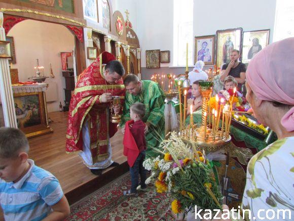 Святили квіти, мак, мед і воду у Козятинському храмі Серафима Саровського, фото №7 на сайті 20minut.ua