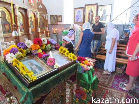 Святили квіти, мак, мед і воду у Козятинському храмі Серафима Саровського, фото №3 на сайті 20minut.ua