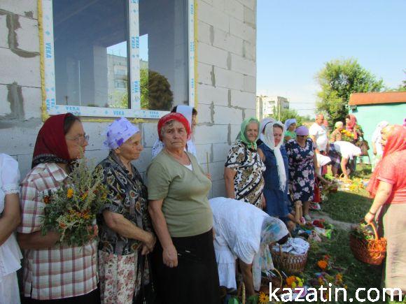 Святили квіти, мак, мед і воду у Козятинському храмі Серафима Саровського, фото №12 на сайті 20minut.ua