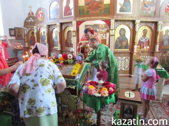 Святили квіти, мак, мед і воду у Козятинському храмі Серафима Саровського, фото №6 на сайті 20minut.ua