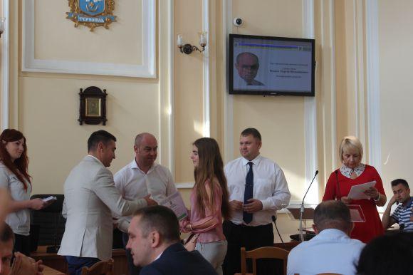 На сесії міської ради нагородили кращих учнів тернопільських шкіл, фото №4 на сайті 20minut.ua