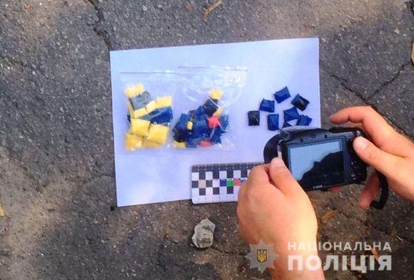 Новини Вінниці - фото з У 21-річного вінничанина вилучили сумку з наркотиками. Він робив по місту «закладки» У 21-річного вінничанина вилучили сумку з наркотиками. Він робив по місту «закладки», фото №1 на сайті 20minut.ua