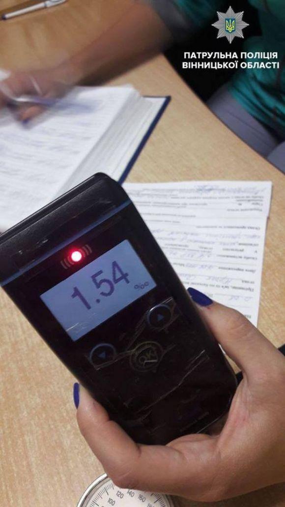 Молодий та п'яний вінничанин влаштував перегони з «копами». Зупинив його паркан, фото №2 на сайті 20minut.ua