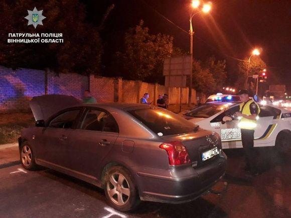 Молодий та п'яний вінничанин влаштував перегони з «копами». Зупинив його паркан, фото №3 на сайті 20minut.ua