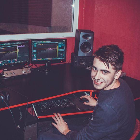 Новини Тернополя - фото з Бережанець творить музику з українськими та іноземними виконавцями Бережанець творить музику з українськими та іноземними виконавцями, фото №1 на сайті 20minut.ua