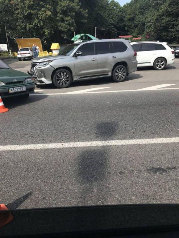 Під Вінницею не поділили дорогу легковик і фура. Хто винен з'ясовує поліція, фото №7 на сайті 20minut.ua