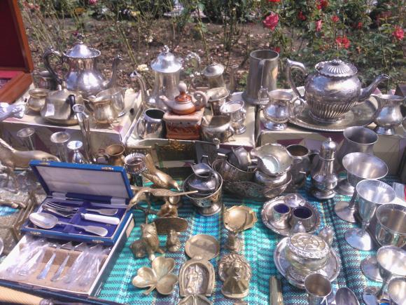 Новини Хмельницького - фото з Шопінг на "блошиному" ринку Хмельницького: кремнієві сокири, німецький посуд і фарфорові статуетки Шопінг на "блошиному" ринку Хмельницького: кремнієві сокири, німецький посуд і фарфорові статуетки, фото №20 на сайті vsim.ua