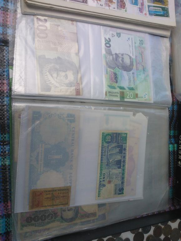 Новини Хмельницького - фото з Шопінг на "блошиному" ринку Хмельницького: кремнієві сокири, німецький посуд і фарфорові статуетки Шопінг на "блошиному" ринку Хмельницького: кремнієві сокири, німецький посуд і фарфорові статуетки, фото №18 на сайті vsim.ua