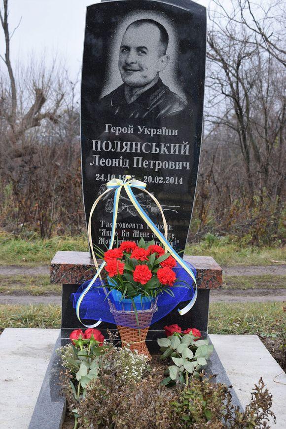 Новини Вінниці - фото з «Не буде цей пам’ятник стояти».  Акцію протесту планують у Жмеринці
рідні загиблих на Майдані «Не буде цей пам’ятник стояти».  Акцію протесту планують у Жмеринці
рідні загиблих на Майдані, фото №5 на сайті 20minut.ua
