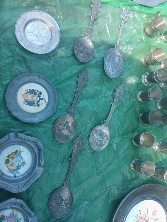 Новини Хмельницького - фото з Шопінг на "блошиному" ринку Хмельницького: кремнієві сокири, німецький посуд і фарфорові статуетки Шопінг на "блошиному" ринку Хмельницького: кремнієві сокири, німецький посуд і фарфорові статуетки, фото №13 на сайті vsim.ua