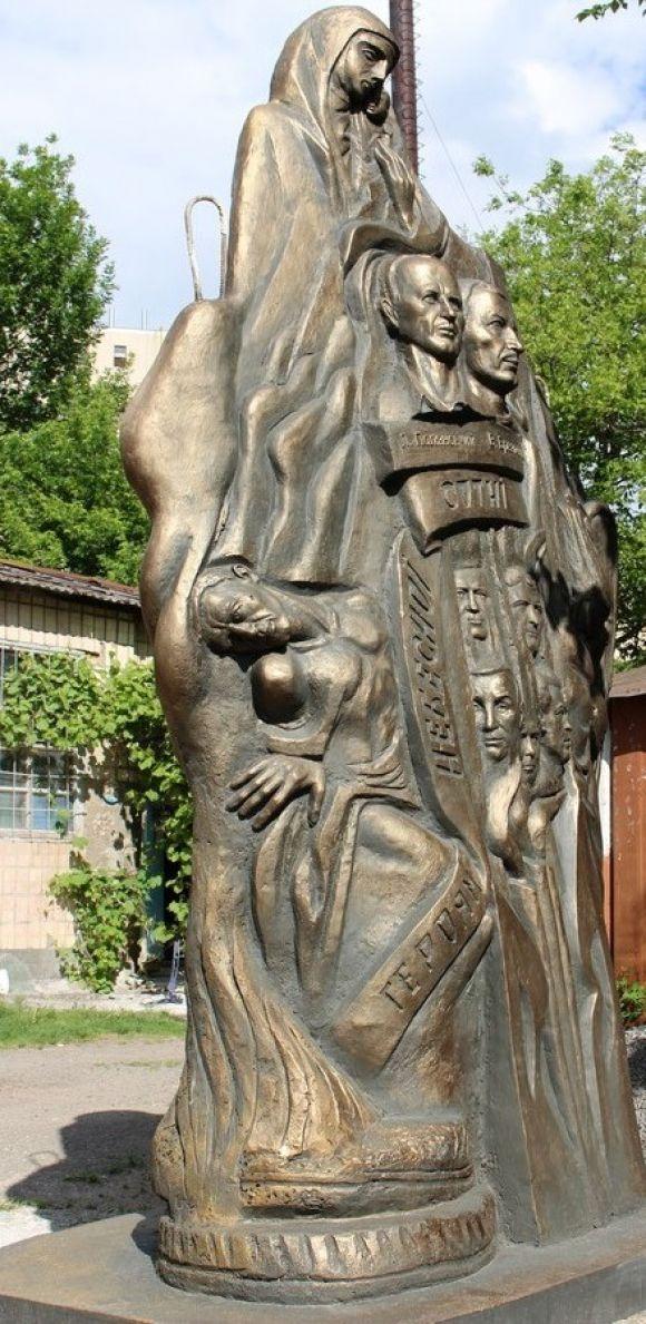 Новини Вінниці - фото з «Не буде цей пам’ятник стояти».  Акцію протесту планують у Жмеринці
рідні загиблих на Майдані «Не буде цей пам’ятник стояти».  Акцію протесту планують у Жмеринці
рідні загиблих на Майдані, фото №1 на сайті 20minut.ua