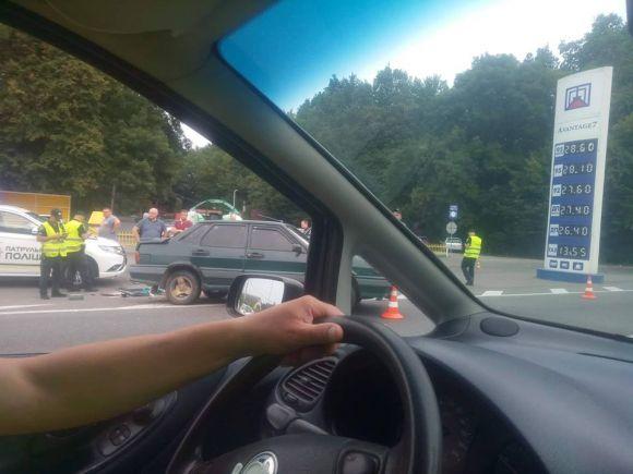 Під Вінницею не поділили дорогу легковик і фура. Хто винен з'ясовує поліція, фото №1 на сайті 20minut.ua