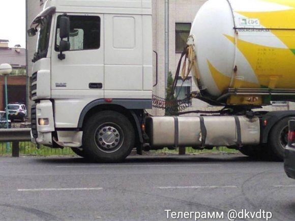 Під Вінницею не поділили дорогу легковик і фура. Хто винен з'ясовує поліція, фото №6 на сайті 20minut.ua