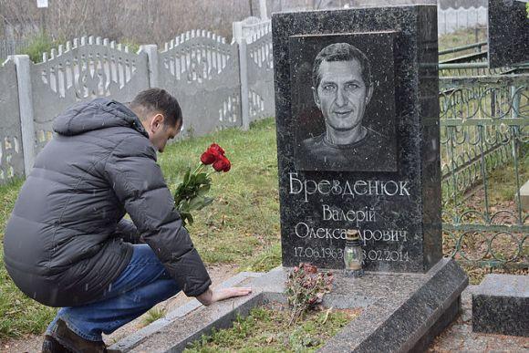 Новини Вінниці - фото з «Не буде цей пам’ятник стояти».  Акцію протесту планують у Жмеринці
рідні загиблих на Майдані «Не буде цей пам’ятник стояти».  Акцію протесту планують у Жмеринці
рідні загиблих на Майдані, фото №3 на сайті 20minut.ua
