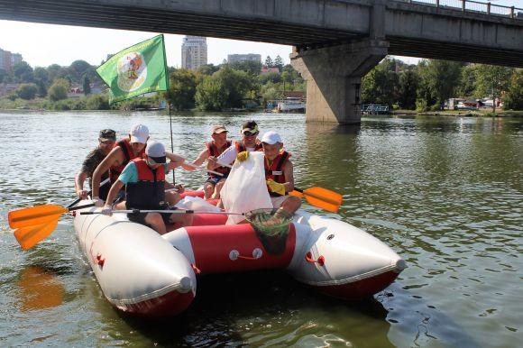 Новини Вінниці - фото з Не словом, а ділом: влаштували акцію і очистили Південний Буг на 114 мішків сміття Не словом, а ділом: влаштували акцію і очистили Південний Буг на 114 мішків сміття, фото №5 на сайті 20minut.ua