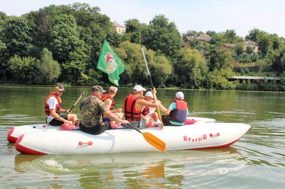 Новини Вінниці - фото з Не словом, а ділом: влаштували акцію і очистили Південний Буг на 114 мішків сміття Не словом, а ділом: влаштували акцію і очистили Південний Буг на 114 мішків сміття, фото №10 на сайті 20minut.ua