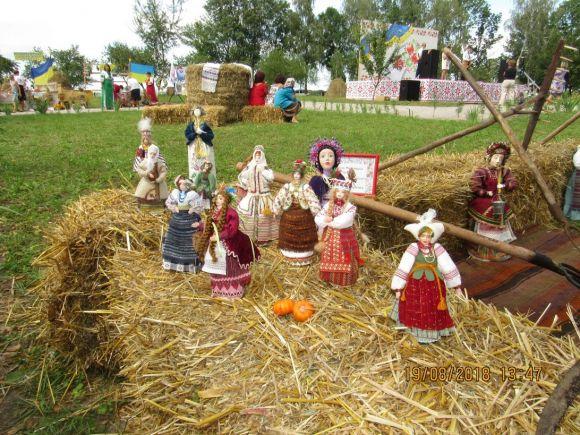 Подих однієї родини серед 68-ти тисяч козятинчан /Ляльки Олени Беззубенко, фото №5 на сайті 20minut.ua