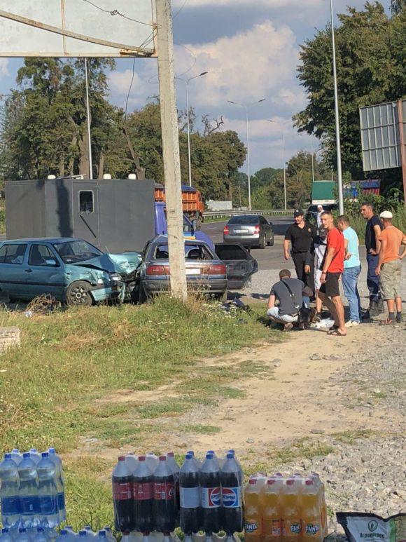 Під Вінницею зіткнулись дві іномарки. Четверо людей постраждали, фото №3 на сайті 20minut.ua