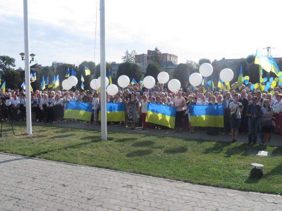 На майдані Незалежності підняли державний прапор, фото №1 на сайті vsim.ua