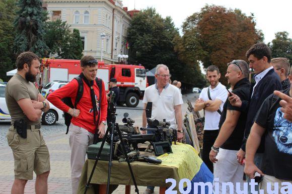 “Віра в прапор давала силу в найтяжчі години”,  -  тернополянин показав прапори з війни на Сході, фото №2 на сайті 20minut.ua