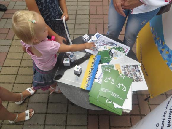 Новини Хмельницького - фото з У сквері Шевченка пропонували зважити незалежність У сквері Шевченка пропонували зважити незалежність, фото №3 на сайті vsim.ua